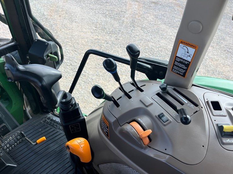 2017-john-deere-6120e-image-21