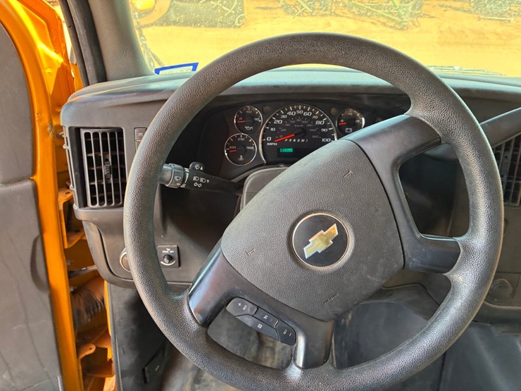 #t8879-•-chevy-bus-image-8