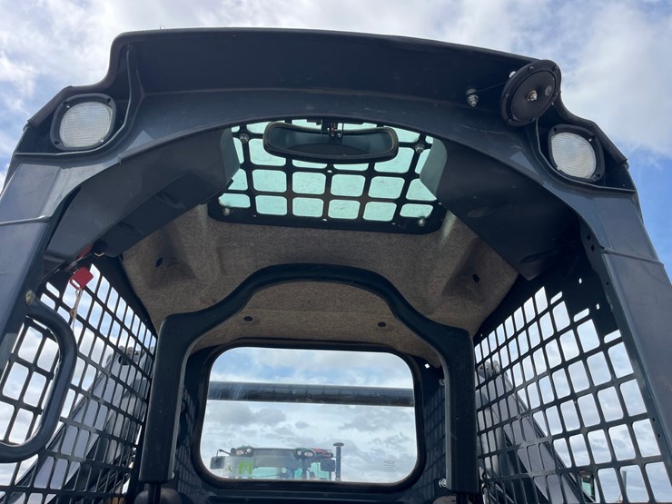 2018-deere-317g-image-15