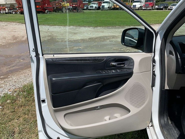 2014-dodge-grand-caravan-image-9