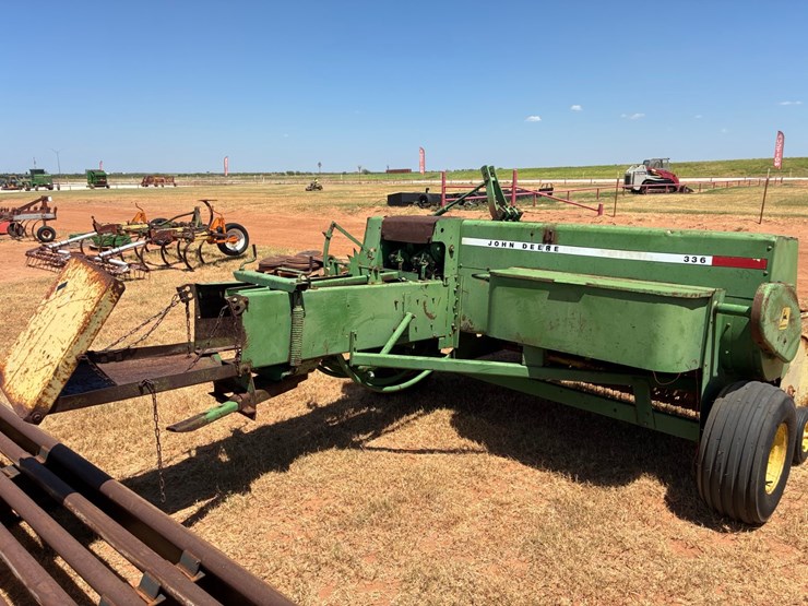 john-deere-336-image-3