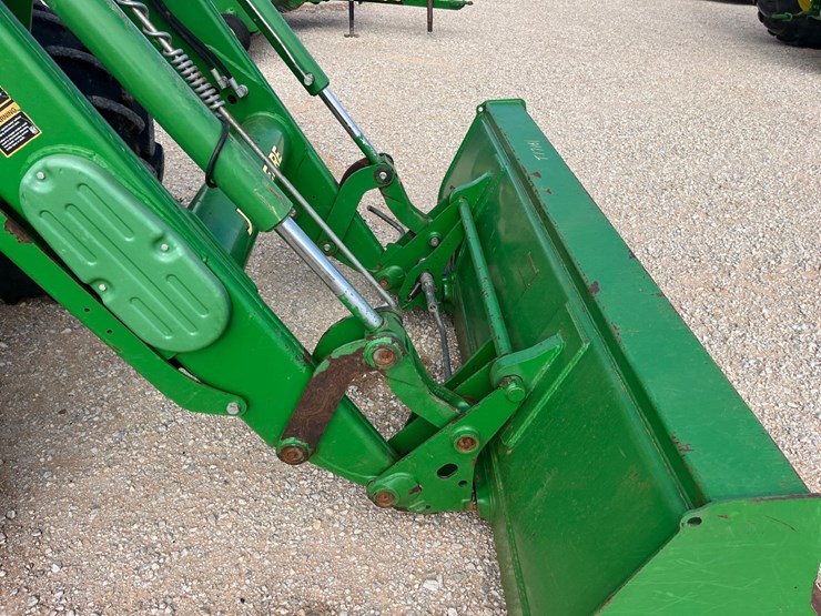 2017-john-deere-6120e-image-11