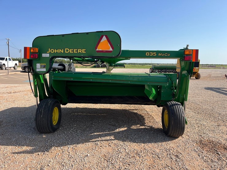 2016-john-deere-835-image-12