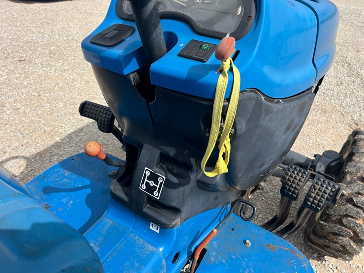 new-holland-tc33-image-12