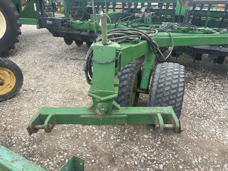 john-deere-750-image-2