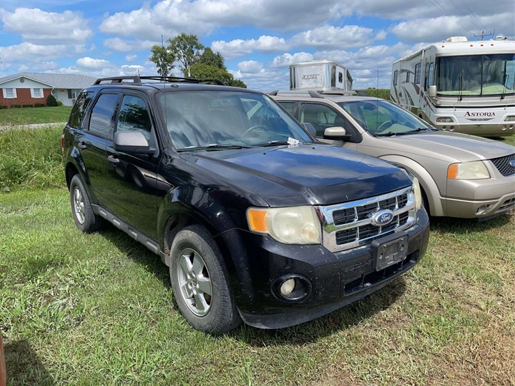 2010-ford-escape-image-2