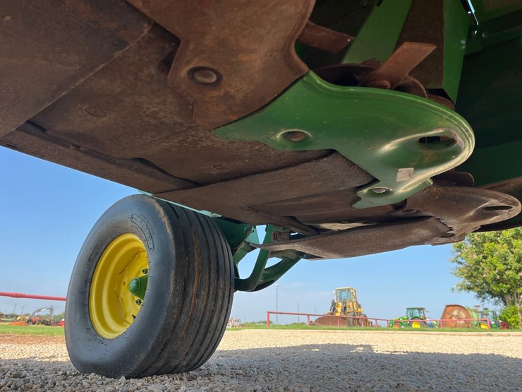 2016-john-deere-835-image-9