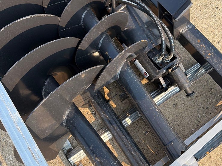 jct-skidloader-post-hole-digger-image-7