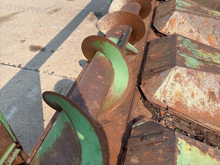 john-deere-444-image-10
