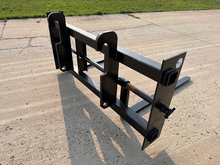 m&j-volvo-mount-pallet-forks-image-4