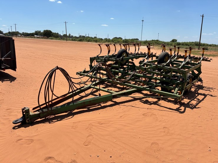john-deere-1010-image-1