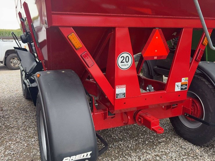 brendt-657-gravity-wagon-roll-tarp,-left-hand-unload,-fenders,-lights-&-brakes,-445/65r22.5-tires,-has-few-dings-on-unloading-side-image-14