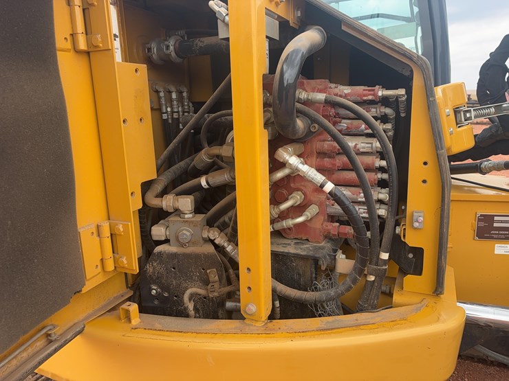 2017-deere-85g-image-13