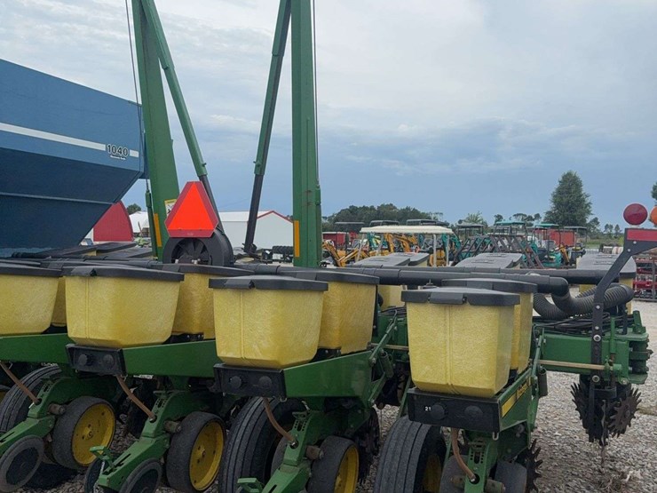 john-deere-7200-image-4