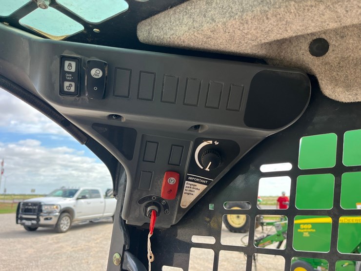 2018-deere-317g-image-19