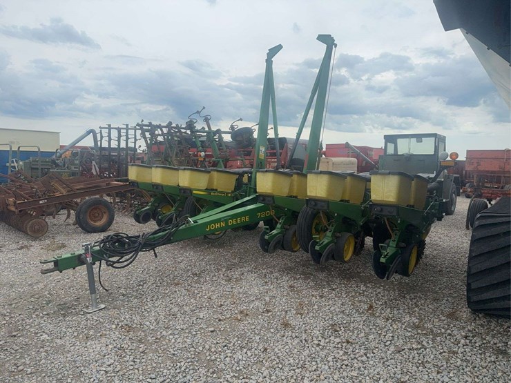 john-deere-7200-image-1