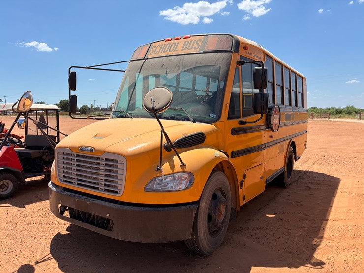 #t8880-•-freightliner-bus-image-1
