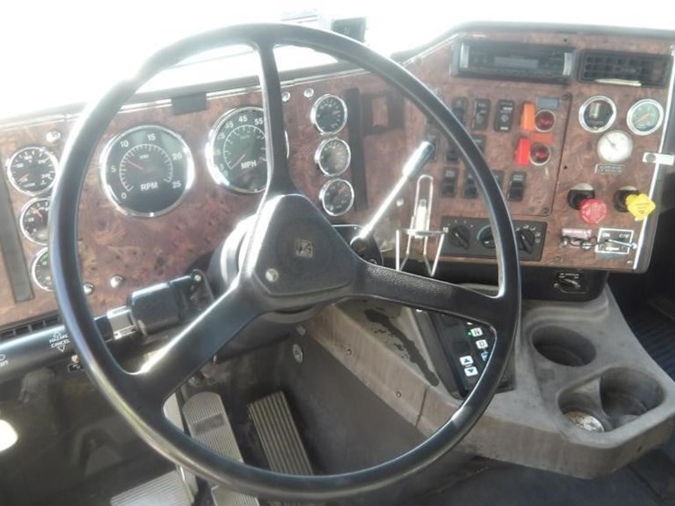 2002-international-5500i-6x4-dump-truck-image-17