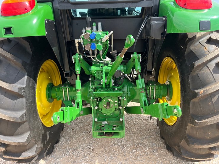 2023-john-deere-5100e-image-13