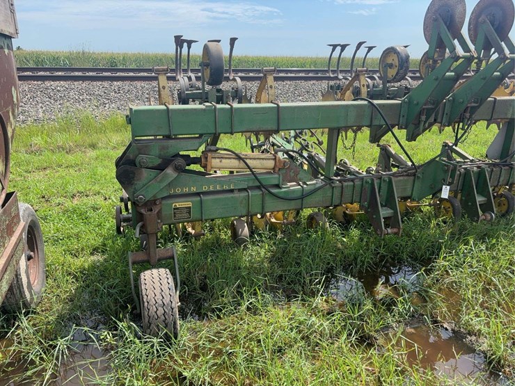 john-deere-845-image-2