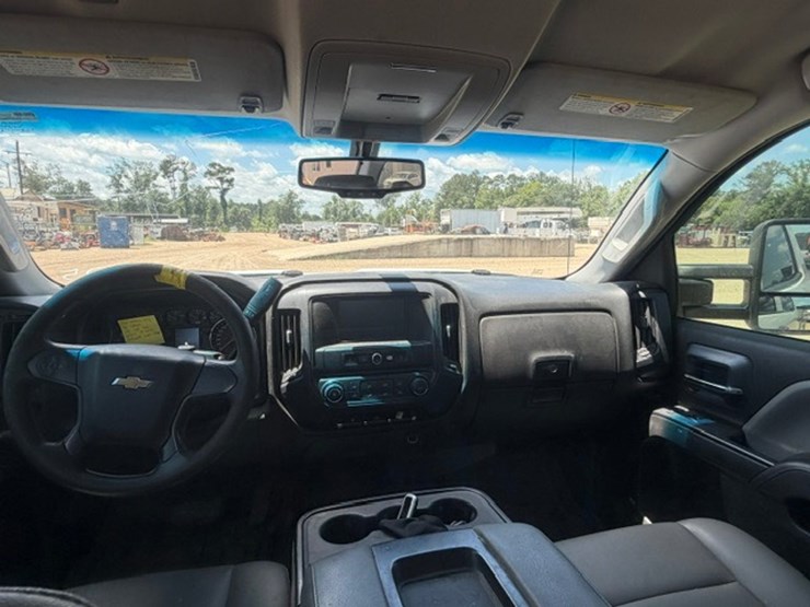 2017-chevrolet-2500-image-30