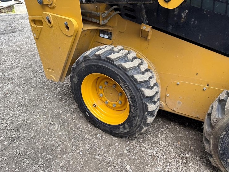 2023-caterpillar-226d-image-13