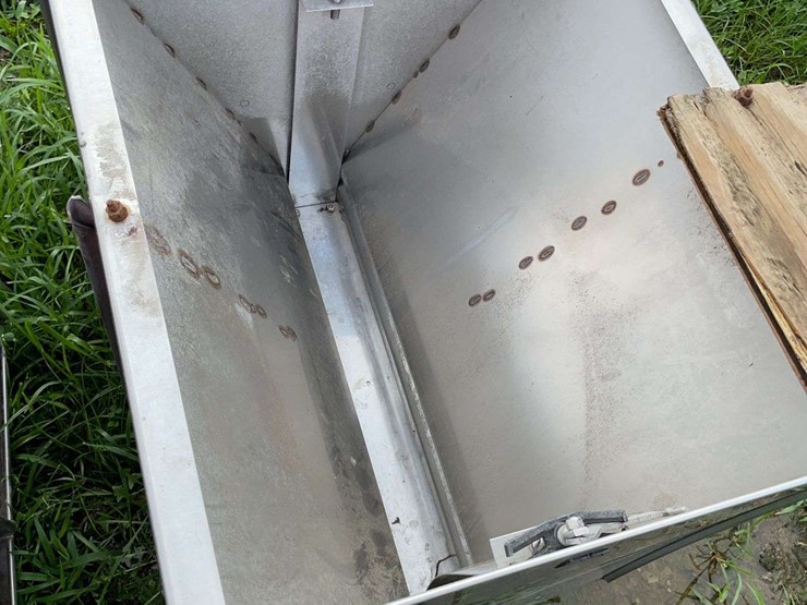 2-wet/dry-hog-feeders-image-5
