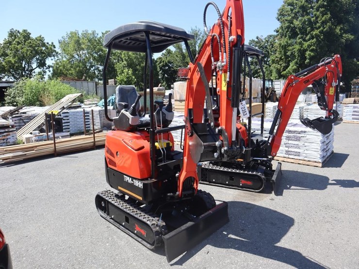 tpm-18hh-mini-excavator-image-1