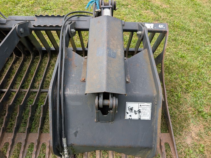 stout-72”-skid-steer-mount-grapple-image-9