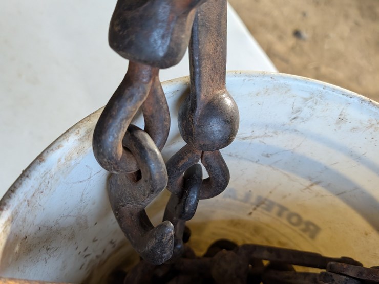 (2)-buckets-of-chain-binders.-#223-image-5