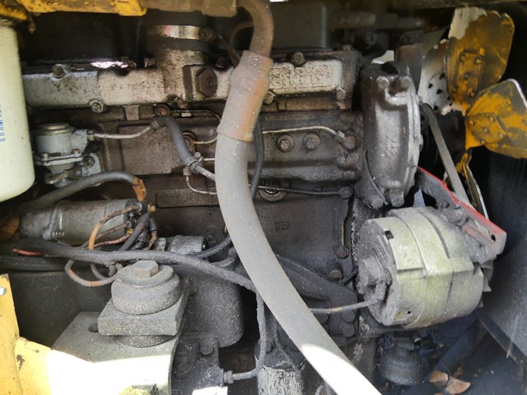 new-holland-l785-image-9