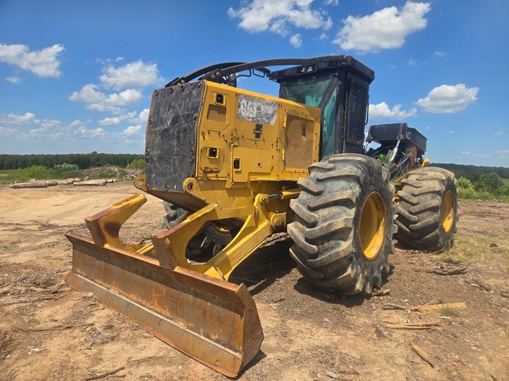 2015-caterpillar-525d-image-2