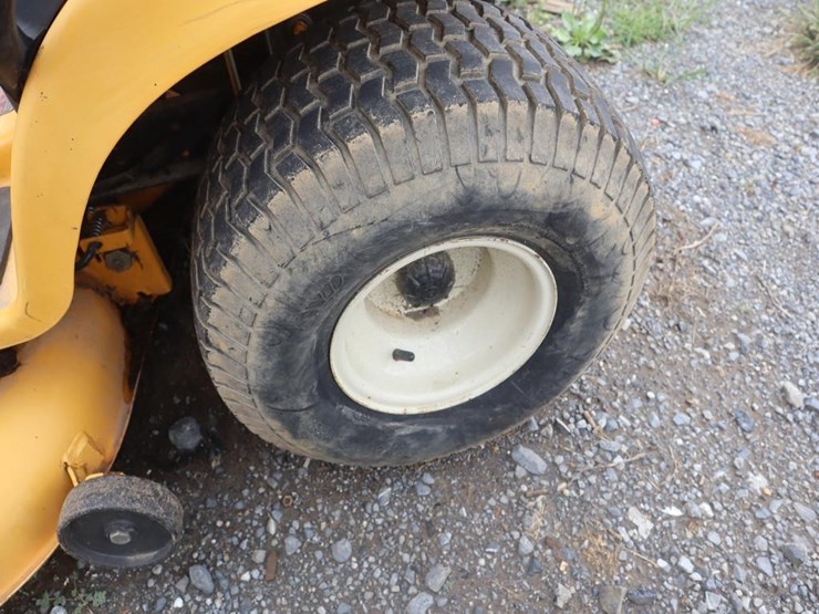 cub-cadet-lx1040-riding-mower-image-12