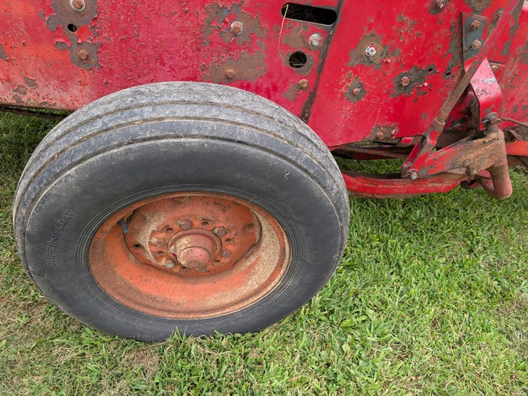 ih-440-square-baler-image-18