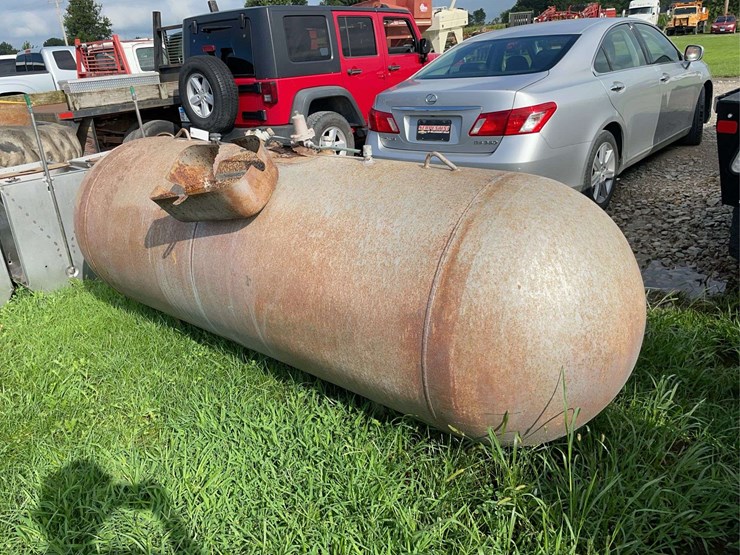 500-gallon-lp-tank-with-tag-image-2
