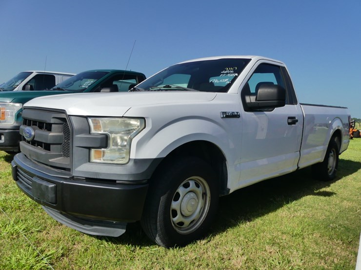 2016-ford-f150-xl-image-1