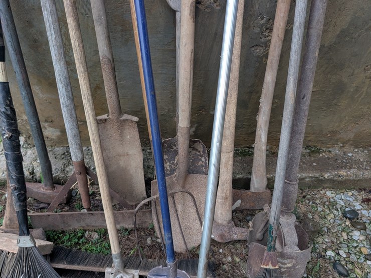 assortment-of-hand-tools.-#243-image-6