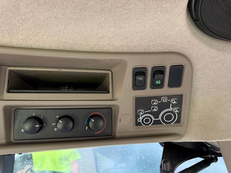 case-ih-vestrum-100-image-32