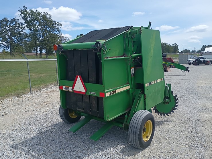 john-deere-335-image-5