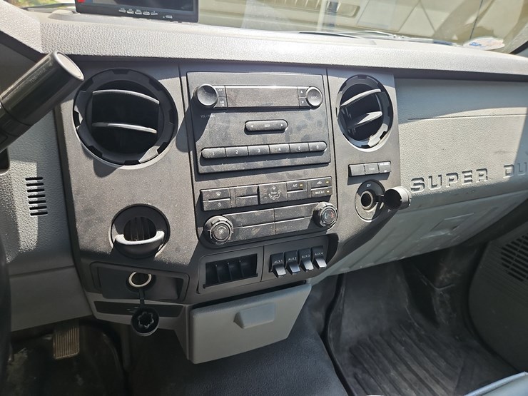 2011-ford-f350-image-25