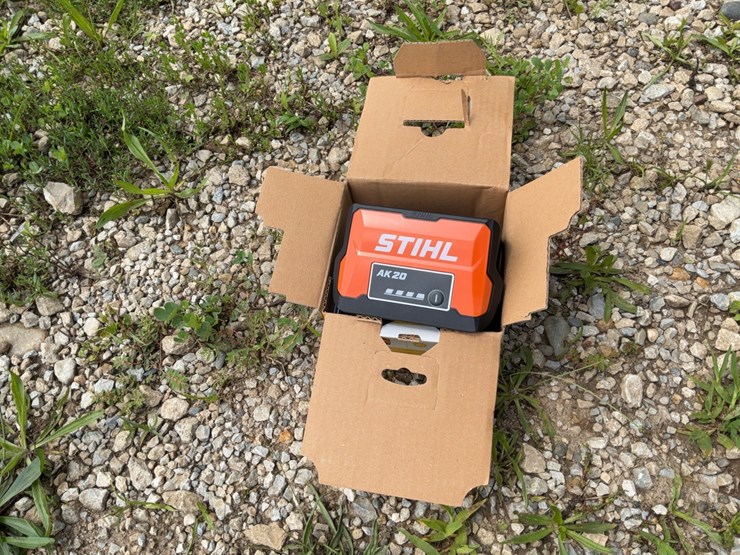 battery-powered-stihl-fsa57-weedeater-w/charger-&-two-batteries.-#256-image-18