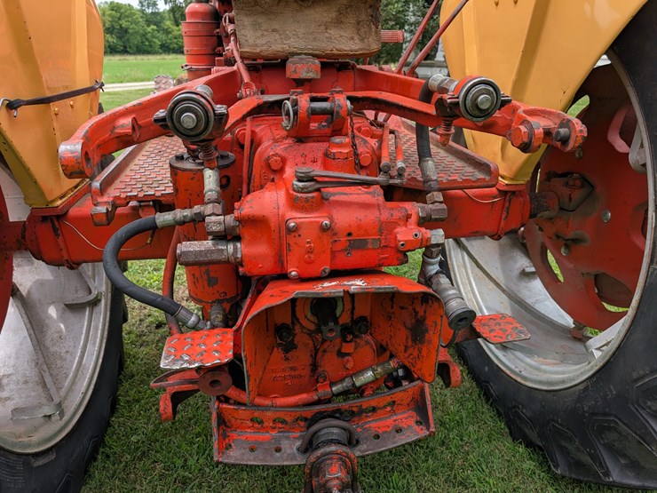 case-730-tractor-image-34