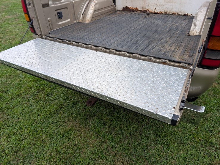 2004-gmc-3500-image-58