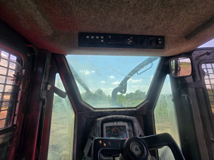 2015-caterpillar-525d-image-35