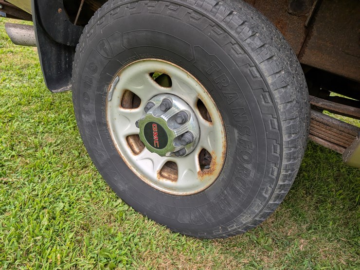 2004-gmc-3500-image-68