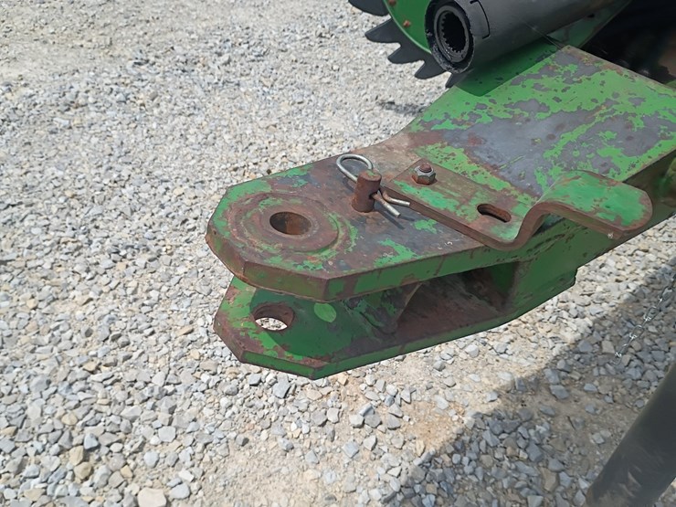 john-deere-335-image-9