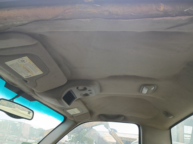 2001-chevrolet-silverado-3500-image-24