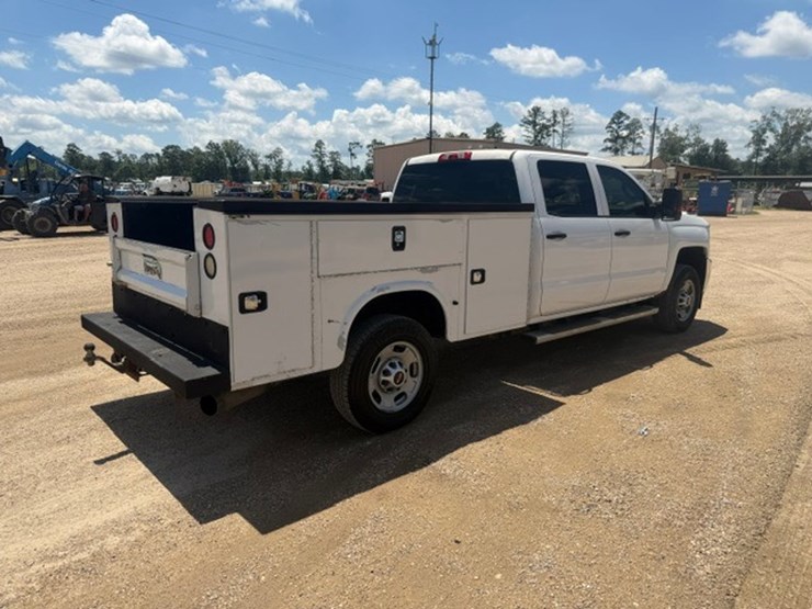 2017-chevrolet-2500-image-3
