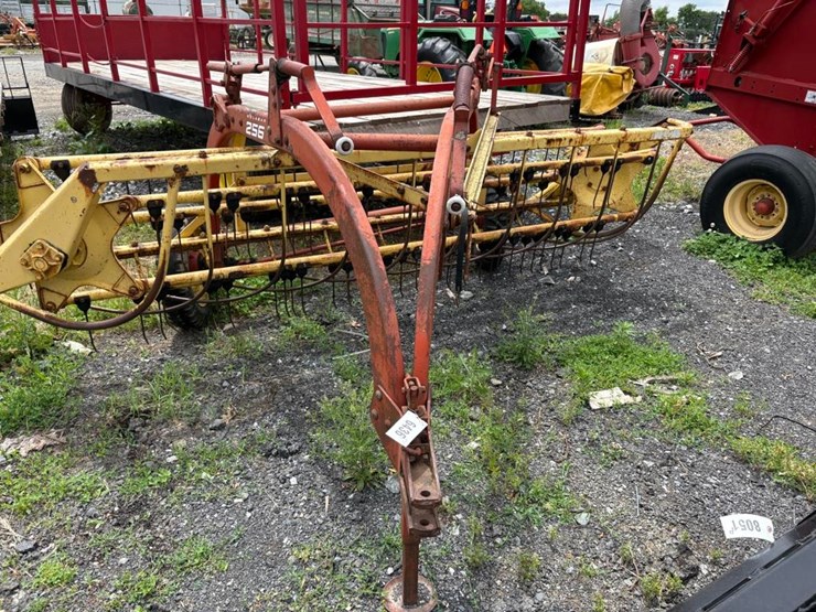 new-holland-256-image-1