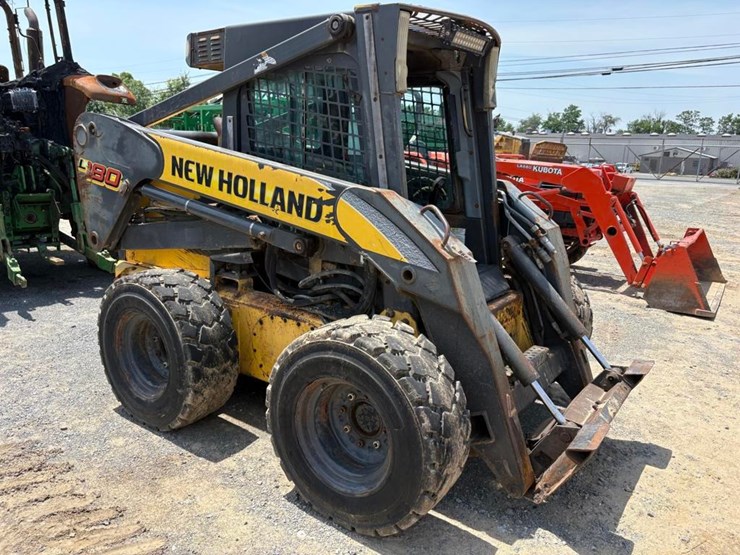 new-holland-l180-image-1